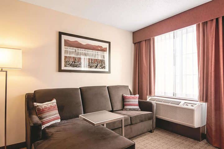 Room 32 of 61